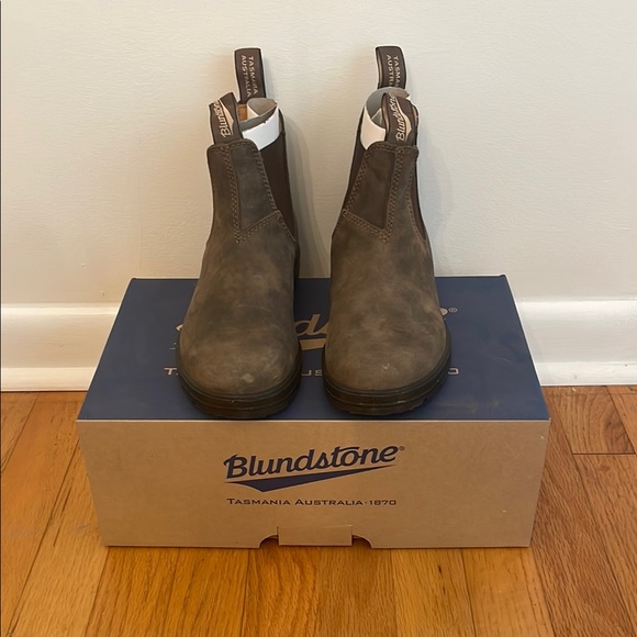 Blundstone Brown Chelsea Boots - Picture 2 of 10